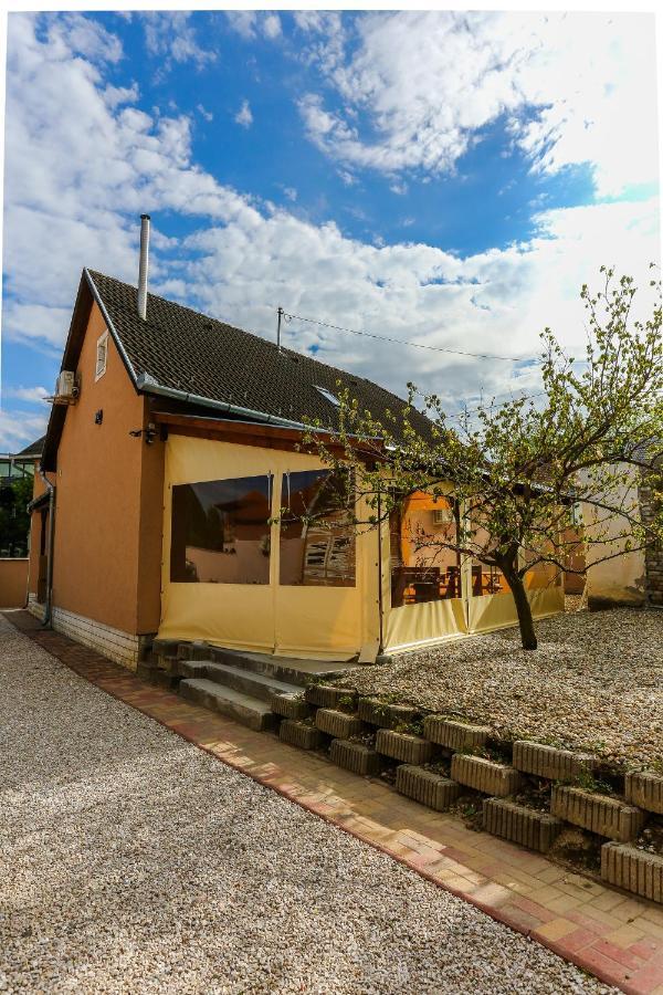 Apartament Gardi *